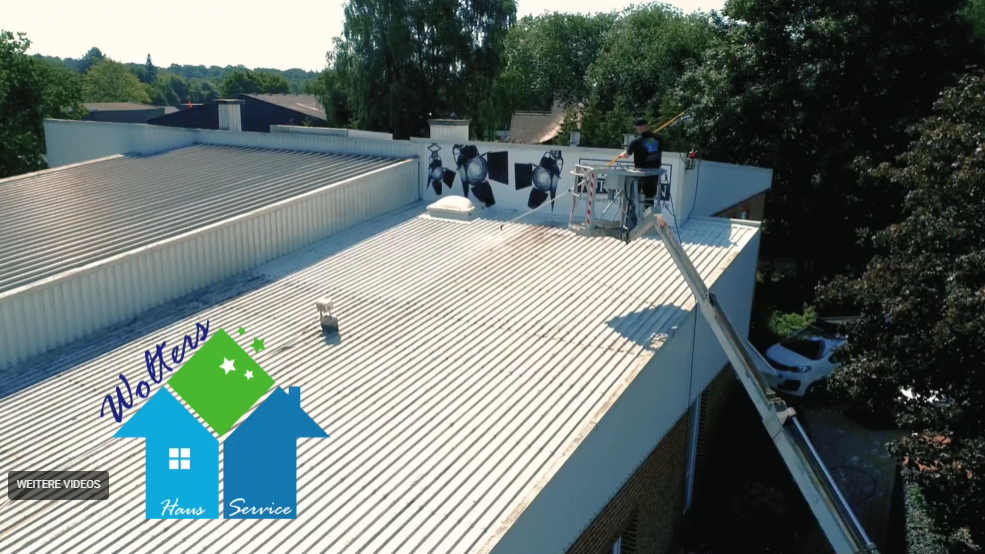 Video starten: Fachgerechte Dachreinigung Gronau